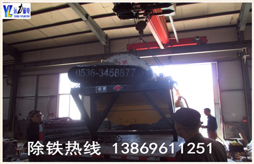 2.远力磁电专业生产各种设备   干式磁选机,湿式磁选机,赤铁矿磁选机,褐铁矿磁选机,镜铁矿磁选机,锰矿磁选机等.拥有精良的加工设备,雄厚的科研力量,先进的工艺编排和现代化的管理,是磁选机设备定点生产企业.我们为客户提供优质的售前技术服务,认真介绍各种设备的技术特点.要求及用途,为客户提供详尽的设备配置和合理的报价,在保证质量的前提下尽量降低客户的投资成本.我厂有各类华体会官方网站-华体会（中国）官方
试验设备,可为用户免费做选矿试验.